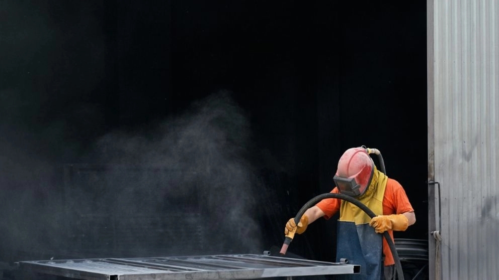 Types of sandblasting painting of Mohammadi reservoirs in Tehran Types of sandblasting painting of Mohammadi reservoirs in Tehran